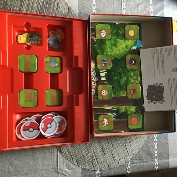 Ravensburger Pokemon Labyrinth Board Game--Like New - Picture 3 of 3